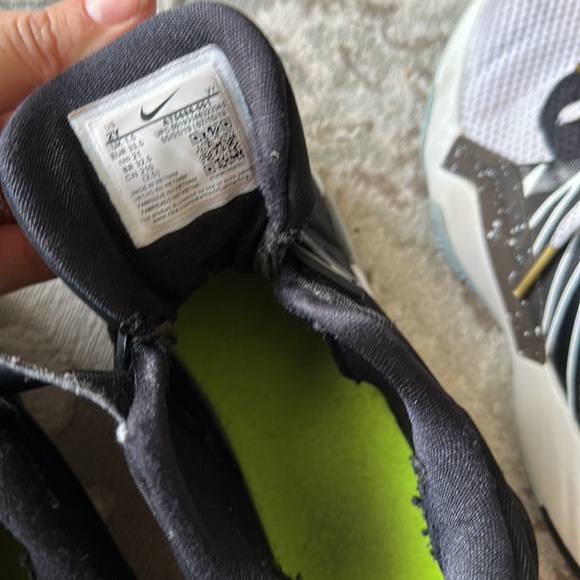 3 pairs of sneakers - Picture 11 of 14